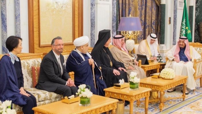 In first, Israeli Rabbi hosted at Saudi Royal Palace